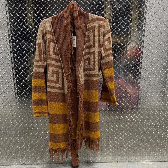 DAVI & DANI Sweaters - NWT DAVI & DANI Tan and Cream Knit Cardigan geometric, Size Small